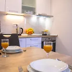 아파트 Julia's Beautiful For 6 With Parking 스플리트