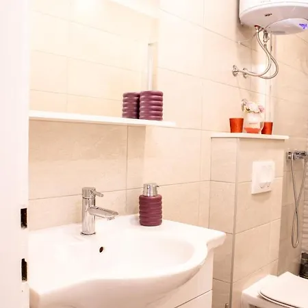 Apartamento Julia's Beautiful For 6 With Parking