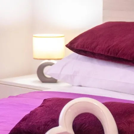 Apartmán Julia's Beautiful For 6 With Parking Split