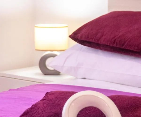 Daire Julia's Beautiful For 6 With Parking Split